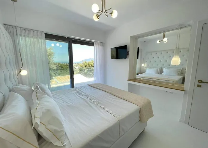 Ouranos - Luxurius Modern Pool, Close To The Villa *