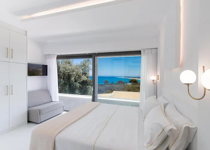 Ouranos - Luxurius Modern Pool, Close To The Villa